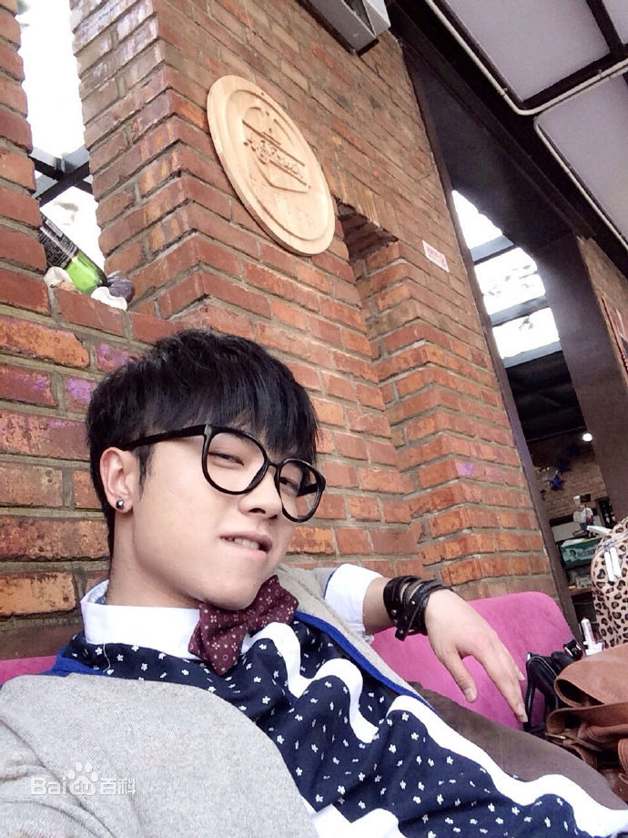 http://www.119127.cn/pics/star/pic/c66c44ddc8c92fd47d641f50f90f3f8e.jpg