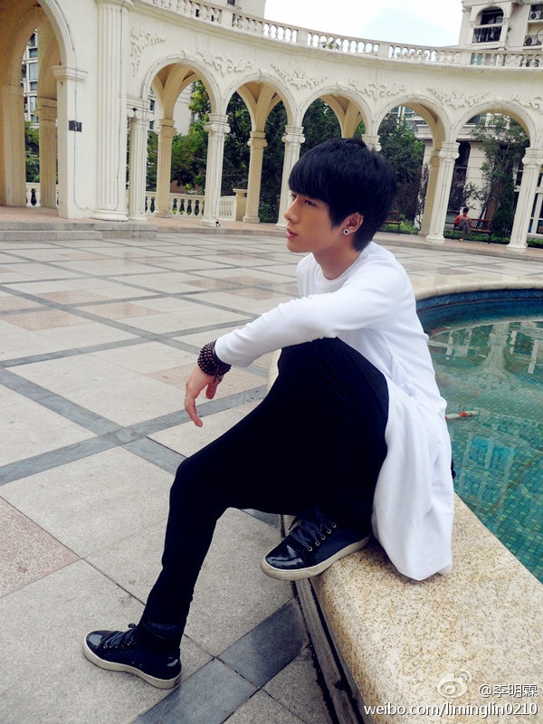http://www.119127.cn/pics/star/pic/c93d7730b62f412dbf4325ecddaf23df.jpg