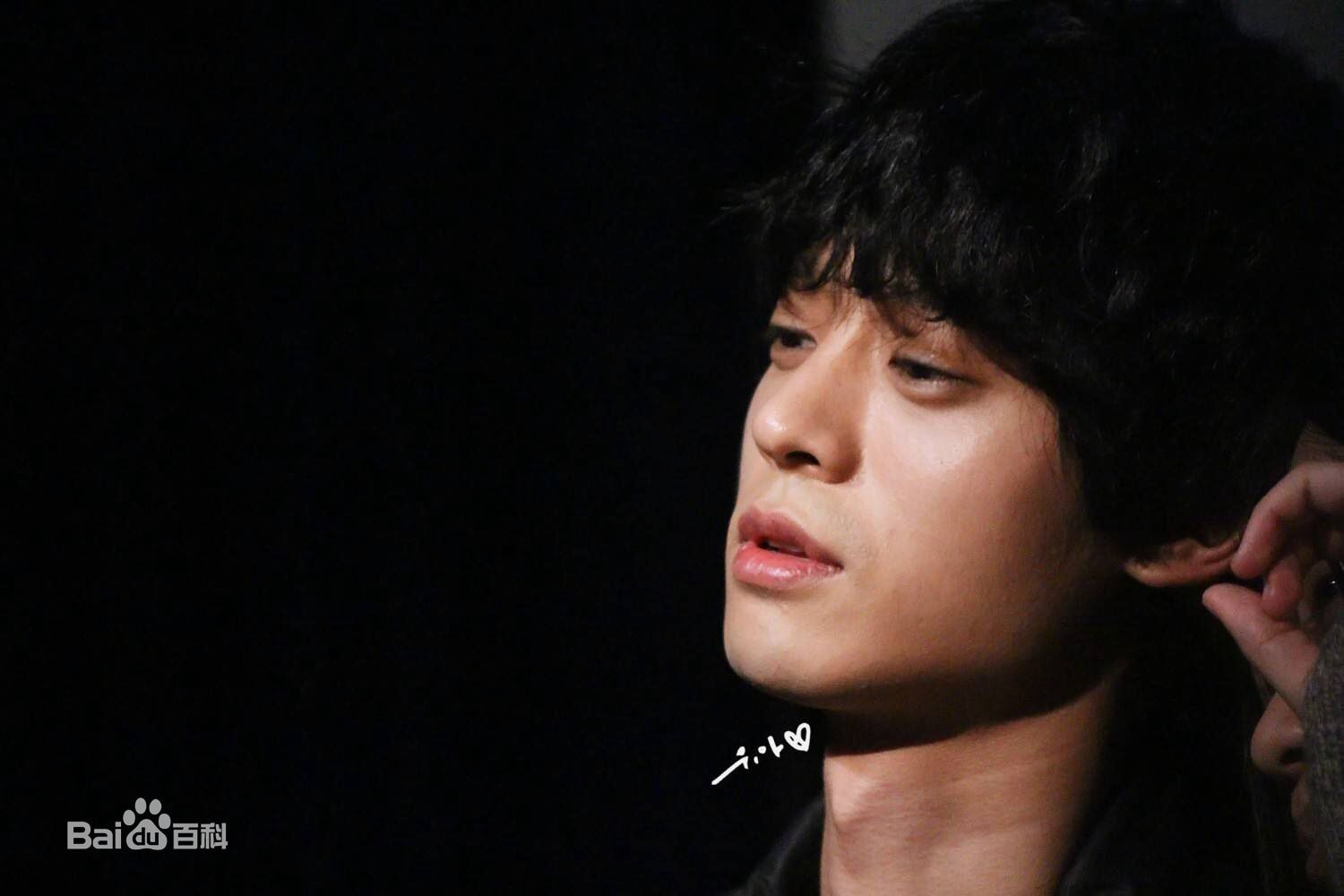http://www.119127.cn/pics/star/pic/cd092e7cbe82e497459eae4af0470b07.jpg