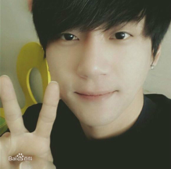 http://www.119127.cn/pics/star/pic/d3d9574badcebb9af9c399de98be7c1e.jpg