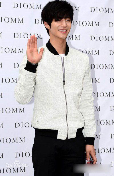 http://www.119127.cn/pics/star/pic/df0d740dd1bf400cb1539a0a2e46a6ca.jpg