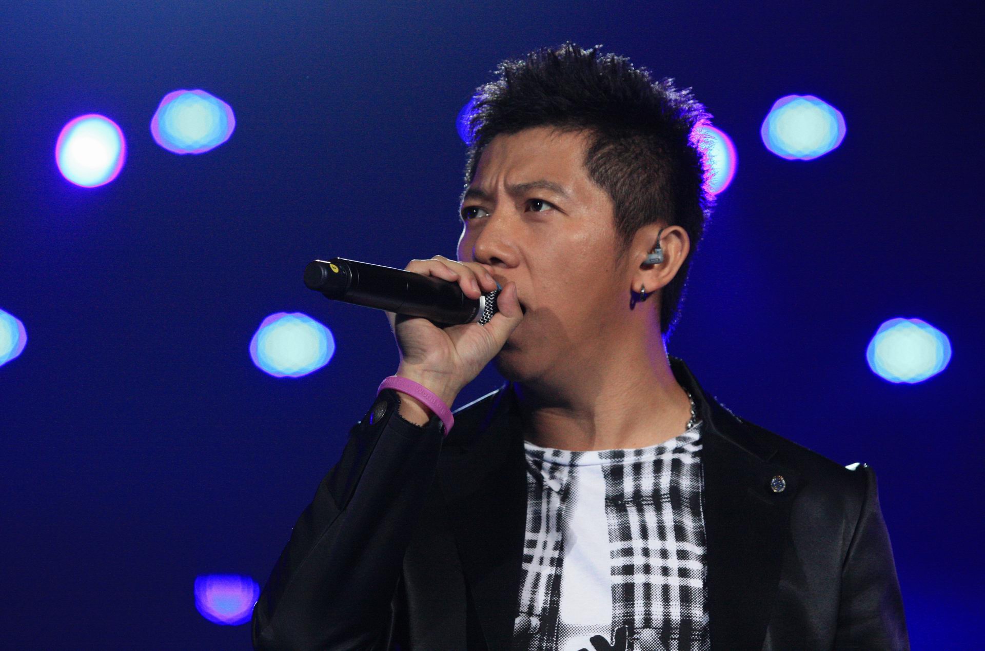 http://www.119127.cn/pics/star/pic/e001a5e20c5a50a735da52093a0be271.jpg