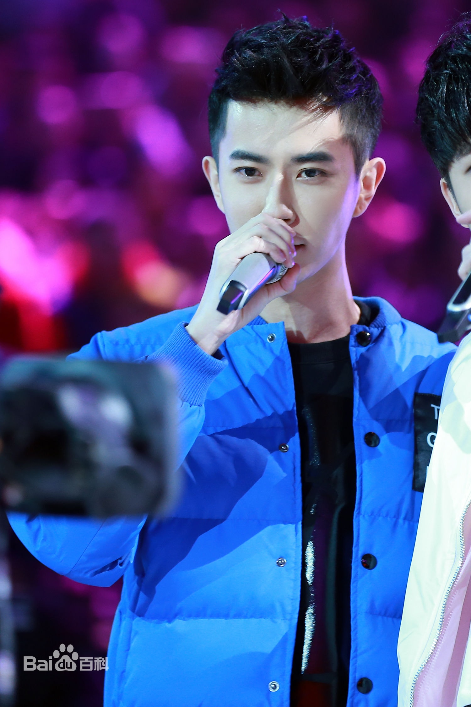 http://www.119127.cn/pics/star/pic/e338edbb4cfd70a9c927d8c9ff982594.jpg