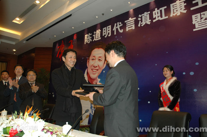 http://www.119127.cn/pics/star/pic/fc49bdedf76bab7b2001af14e1c92a37.jpg