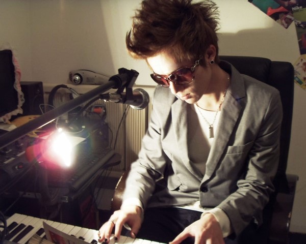 http://www.119127.cn/pics/star/pic/fc618679eab2ae1e1217b068393a8b5b.jpg