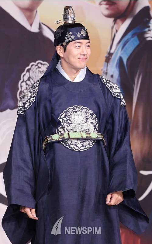 http://www.119127.cn/pics/star/pic/fe02dcdc87c72595b1358622340d6323.jpg